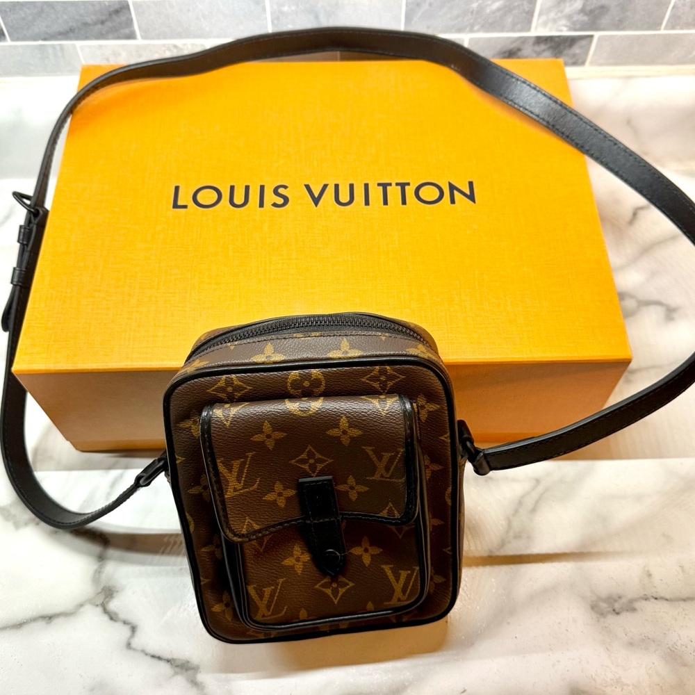 Louis Vuitton Wearable Wallet Bag